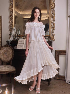 柔光花瓣一字肩珍珠白水晶纱短上衣