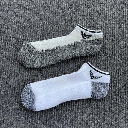 正品卡拉威低帮高尔夫球袜，毛巾底。
均码 39-45， 只有白色。
特价 59 五双包邮 商品图2