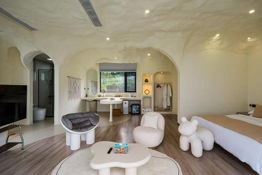 【绵阳-543号院】8房湖畔圣托里尼风度假民宿，日赏湖光夜揽星河森林餐厅·270°观景露台｜咖啡茶室｜拍照打卡｜k歌投影机麻｜轰趴聚会 yfhy 商品图2