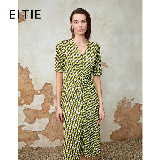 EITIE爱特爱时尚压褶高腰a字显瘦撞色印花V领连衣裙夏季新款8207943 商品图0