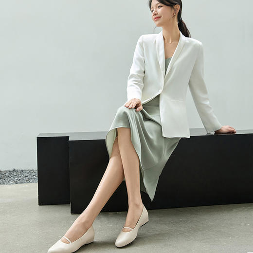 德芙琳Kacey Devlin2025春季新款女款一字带玛丽珍鞋真皮浅口KD9106（预售7-10天发货） 商品图3