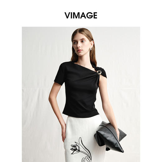 VIMAGE纬漫纪度假风黑色斜肩设计感修身显瘦短袖T恤2025夏季新款V2302904 商品图3