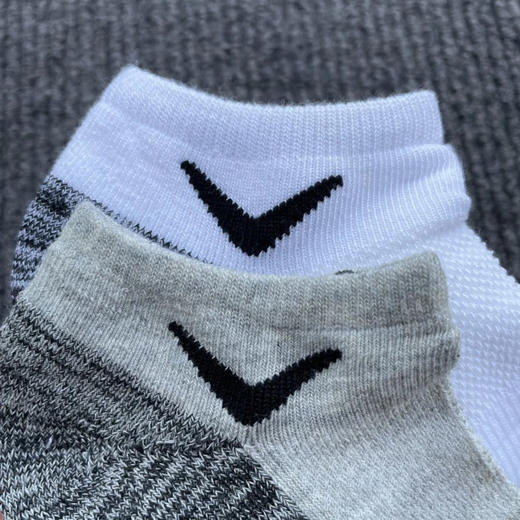 正品卡拉威低帮高尔夫球袜，毛巾底。
均码 39-45， 只有白色。
特价 59 五双包邮 商品图3