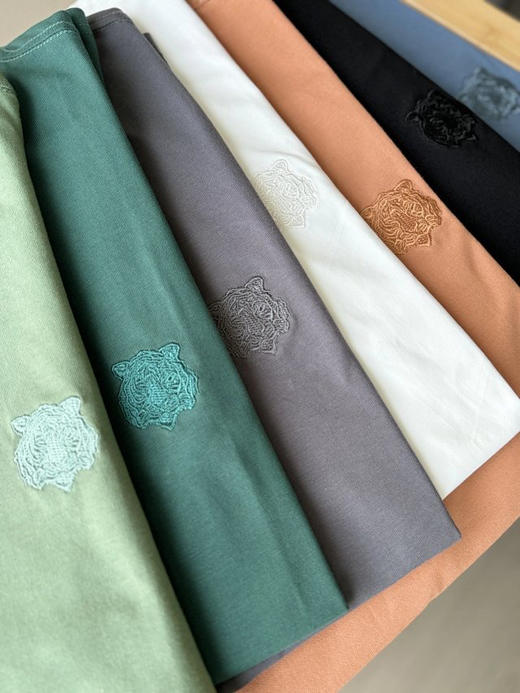 出口品质100% 新疆棉男士虎头刺绣短袖T恤 挺括有型 宽松落肩版型 必入款
七个色，尺码L-4XL 商品图12