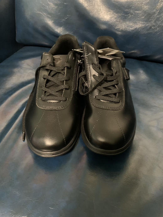 外贸日本，正品迪桑特女款超轻休闲鞋，进口PU材质。无原盒
尺码235 240 245 250
部分无原鞋垫 商品图1