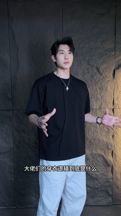 38827夏季高级感新款韩版时尚胸前线条廓形纯色简约圆领休闲百搭上衣