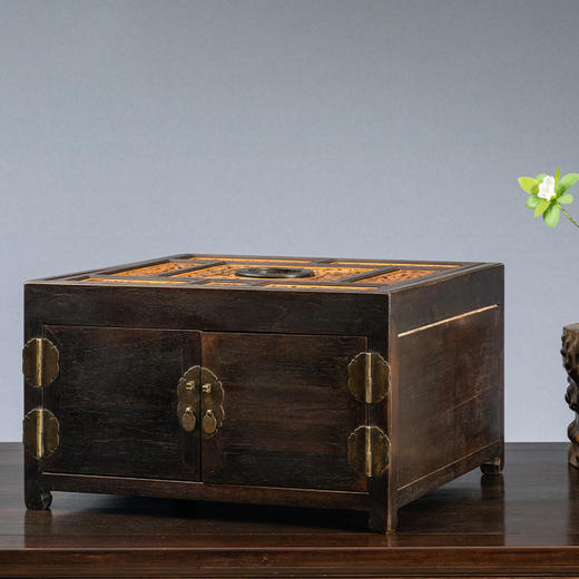 清早期 紫檀嵌黄杨木透雕卷草纹镜箱 商品图0