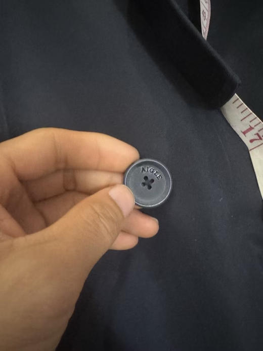 原单正品艾高长款女士风衣，防水面料，日常下点小雨啥的都没问题哈！ 帽子可拆卸的，日常穿，休闲穿，商务也可以，版型超级好看的~
尺码 S M L 商品图12