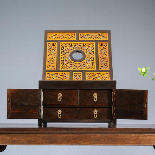 清早期 紫檀嵌黄杨木透雕卷草纹镜箱 商品图4