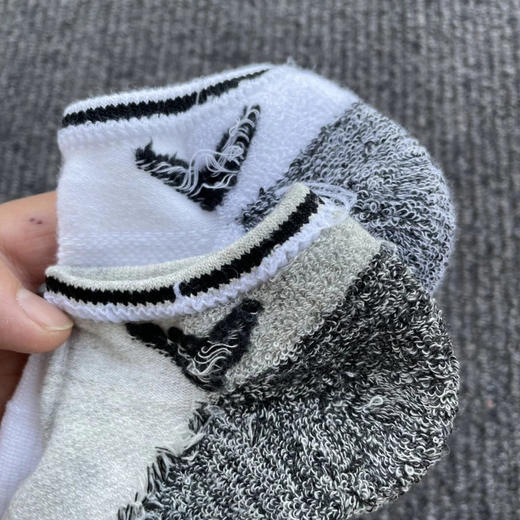 正品卡拉威低帮高尔夫球袜，毛巾底。
均码 39-45， 只有白色。
特价 59 五双包邮 商品图6