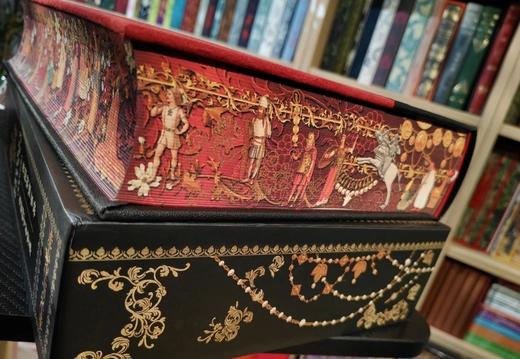 《穿在身上的历史：世界服饰图鉴》（刷边礼盒·增订珍藏版） 限量特装版！一部服饰史的“百科全书”，每一处细节皆为艺术。 商品图7