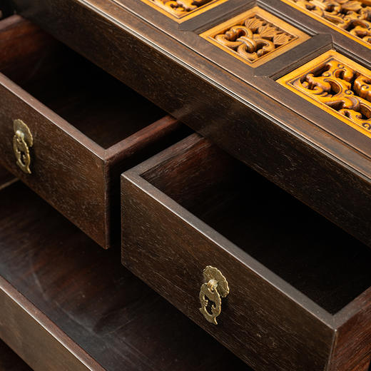 清早期 紫檀嵌黄杨木透雕卷草纹镜箱 商品图3