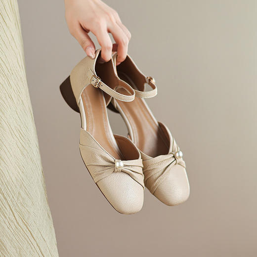 【预售5天】夏季新款甜美中跟一字扣蝴蝶结粗跟凉鞋NGMZR&2051 商品图1