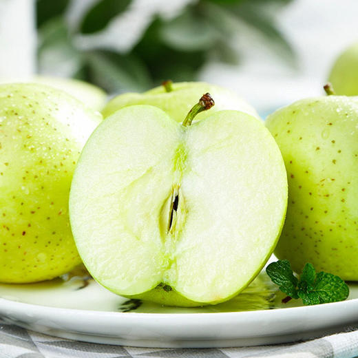 【分仓直发包邮】山东烟台王林苹果4.5大果(10个以内)（黄色果为不套袋，青色为套袋，随机发） 商品图0