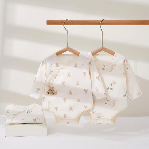 【斜襟设计时尚百搭，包臀造型超可爱】包屁衣春秋婴儿衣服 纯棉宝宝斜襟连体衣 新生儿包臀衣三角爬服睡衣-QQ 商品图1