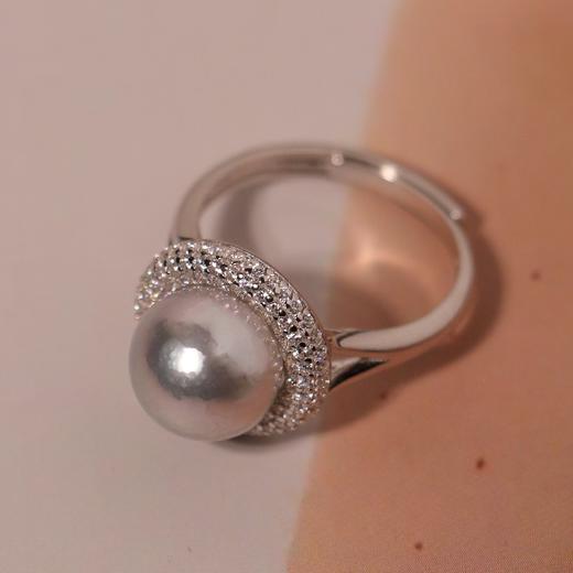 一只澳白青冷白光戒指。简约小清新 10mm，925银配件，近圆面无暇微生长纹，侧面微瑕，镜面珠光 商品图2