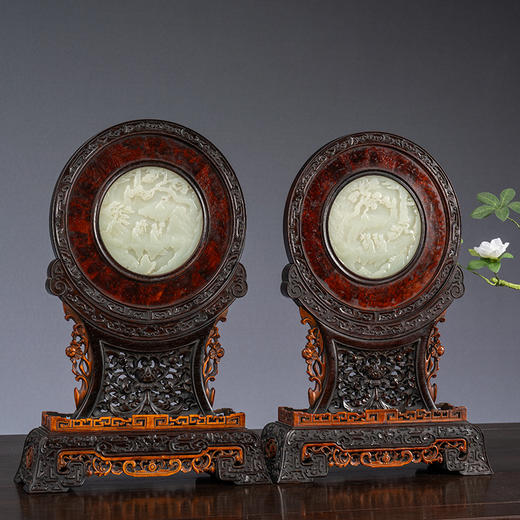 清 红木及黄杨木镶瘿木嵌玉雕山水人物圆形插屏（一对） 商品图0