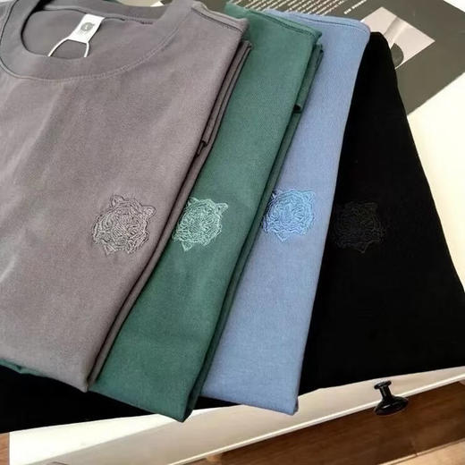 出口品质100% 新疆棉男士虎头刺绣短袖T恤 挺括有型 宽松落肩版型 必入款
七个色，尺码L-4XL 商品图2