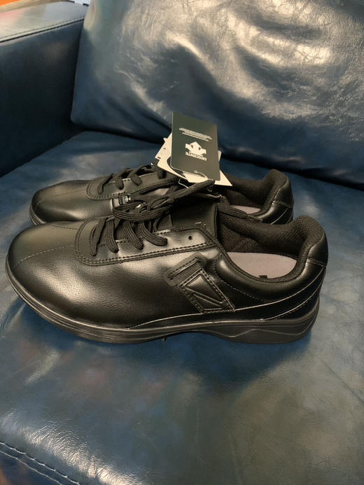 外贸日本，正品迪桑特女款超轻休闲鞋，进口PU材质。无原盒
尺码235 240 245 250
部分无原鞋垫 商品图0