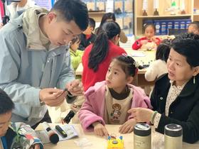 “2024届自贸港小外交官天团”4月份活动之小小科学家——  动手实验 感受电流与磁场（活动保险费）