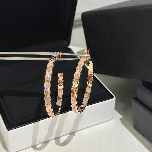 高端定制 电镀18K金 镶嵌顶级高碳钻  CHANEL COCO CRUSH 新品 刘雯同款  大号菱格 间隔钻大耳圈 商品图2
