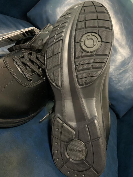 外贸日本，正品迪桑特女款超轻休闲鞋，进口PU材质。无原盒
尺码235 240 245 250
部分无原鞋垫 商品图4