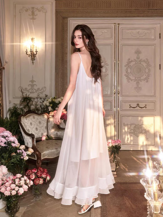 花漾云纱珍珠白立体花吊带连衣裙 商品图1