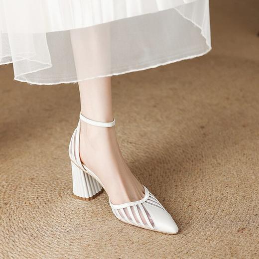 【预售5天】法式温柔包头凉鞋女新款一字扣配裙子粗跟高跟后空仙女鞋MT&6428 商品图4