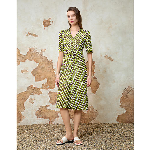 EITIE爱特爱时尚压褶高腰a字显瘦撞色印花V领连衣裙夏季新款8207943 商品图1