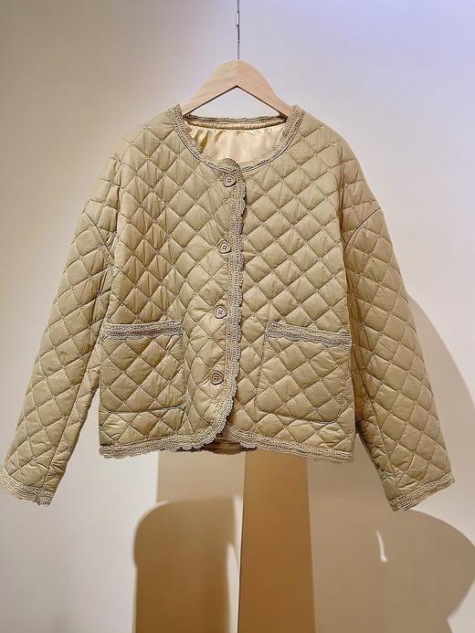 太划算了！！89309卡其重工刺绣蕾丝边夹棉绗缝外套-喜出 商品图2