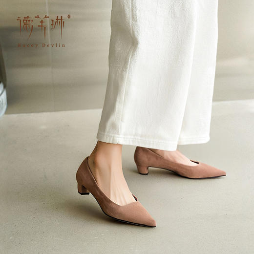 德芙琳Kacey Devlin2025春季新款尖头浅口绒面单鞋KD9109（预售7-10天发货） 商品图3