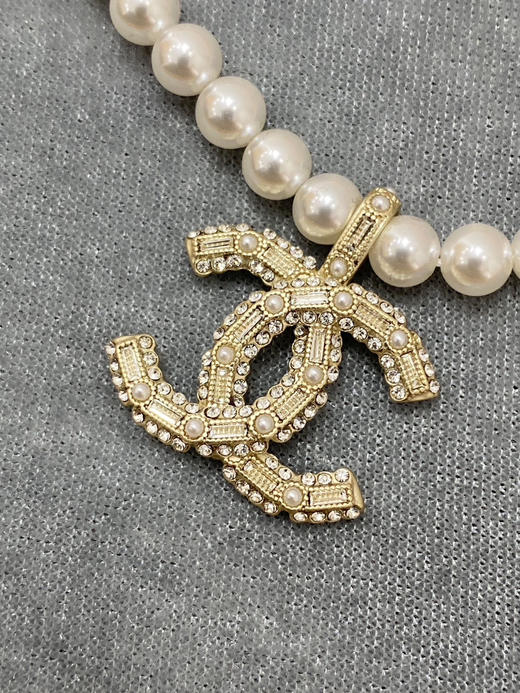 贸易公司渠道出口韩国订单香*奈*儿复古双C 珍珠项链  女款

配纯黑色包装盒。 商品图7