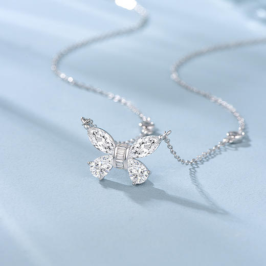 【品牌直发】周六福 S925银 奇遇蝴蝶项链 商品图1