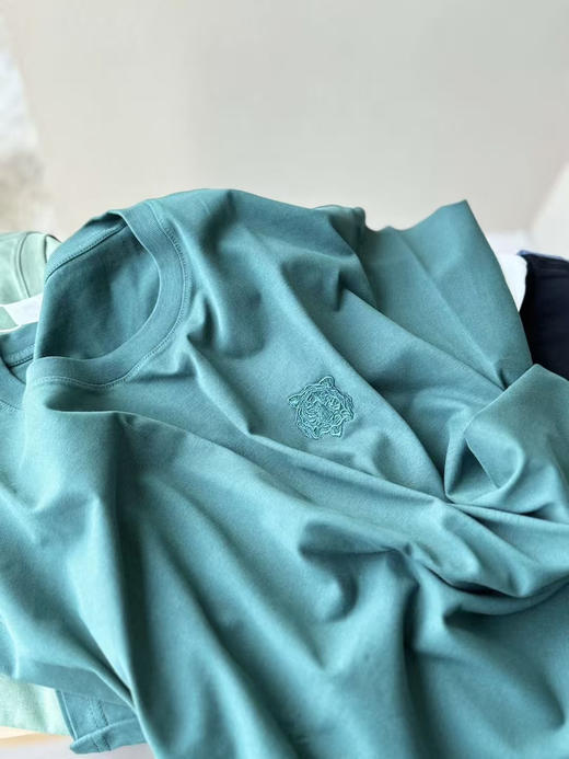 出口品质100% 新疆棉男士虎头刺绣短袖T恤 挺括有型 宽松落肩版型 必入款
七个色，尺码L-4XL 商品图5