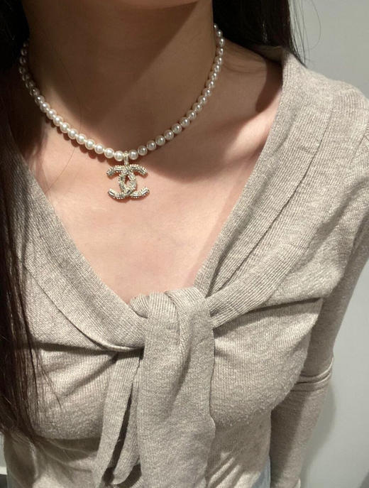 贸易公司渠道出口韩国订单香*奈*儿复古双C 珍珠项链  女款

配纯黑色包装盒。 商品图11