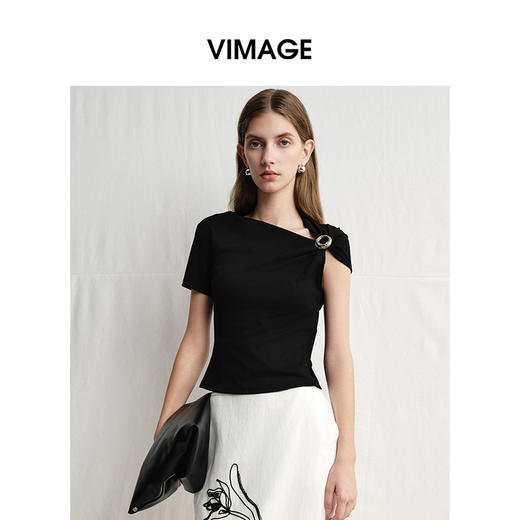 VIMAGE纬漫纪度假风黑色斜肩设计感修身显瘦短袖T恤2025夏季新款V2302904 商品图5