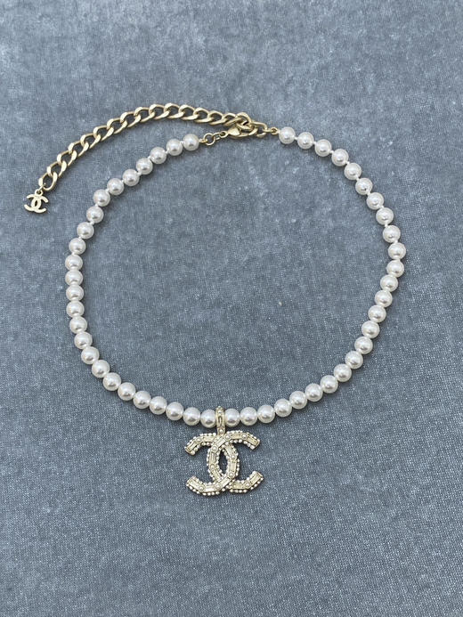 贸易公司渠道出口韩国订单香*奈*儿复古双C 珍珠项链  女款

配纯黑色包装盒。 商品图3