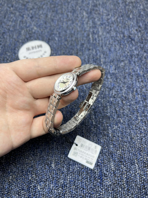 亲民版 天梭新款嘉丽系列"小美人" 女士石英腕表 整体非常简洁 贝母面 商品图3