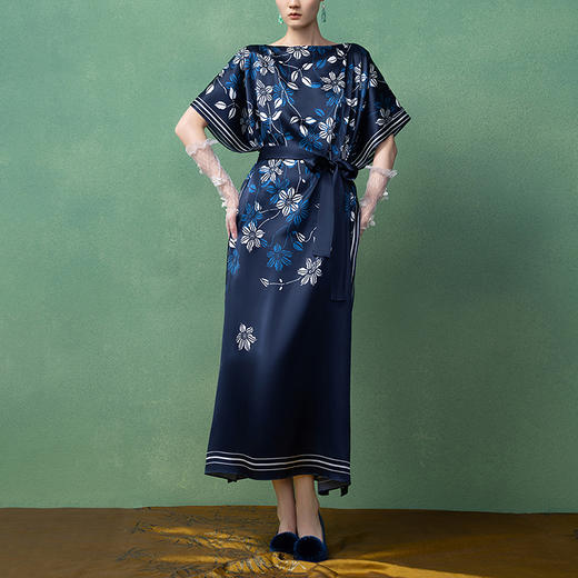 【林栖设计小店】（现货）真丝素绉缎连衣裙多色复古传统蓝印花铁线莲花纹2025春夏新品长裙女T1952348 商品图0