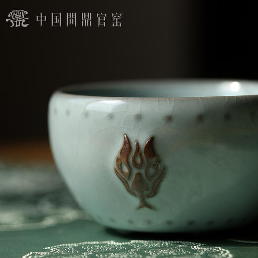 问鼎官窑半釉蛇首战鼓杯 商品图4