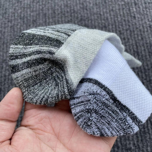 正品卡拉威低帮高尔夫球袜，毛巾底。
均码 39-45， 只有白色。
特价 59 五双包邮 商品图4