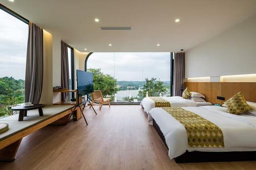 【绵阳-543号院】8房湖畔圣托里尼风度假民宿，日赏湖光夜揽星河森林餐厅·270°观景露台｜咖啡茶室｜拍照打卡｜k歌投影机麻｜轰趴聚会 yfhy 商品图3