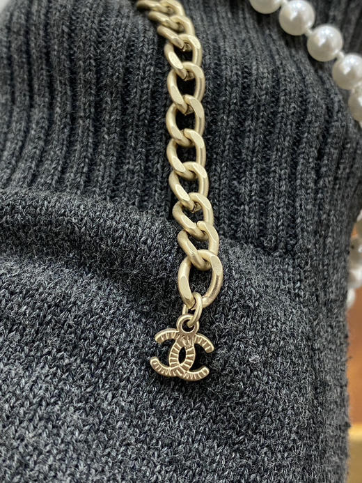 贸易公司渠道出口韩国订单香*奈*儿复古双C 珍珠项链  女款

配纯黑色包装盒。 商品图9