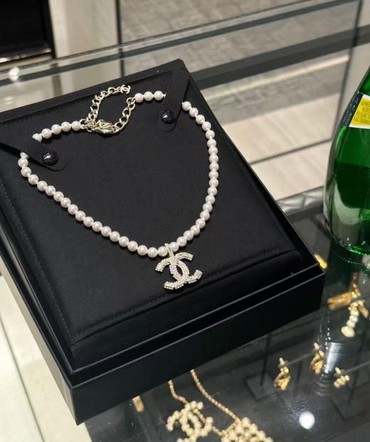 贸易公司渠道出口韩国订单香*奈*儿复古双C 珍珠项链  女款

配纯黑色包装盒。 商品图0