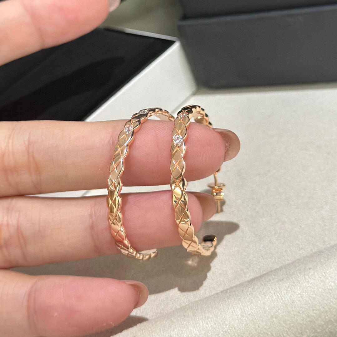 高端定制 电镀18K金 镶嵌顶级高碳钻  CHANEL COCO CRUSH 新品 刘雯同款  大号菱格 间隔钻大耳圈