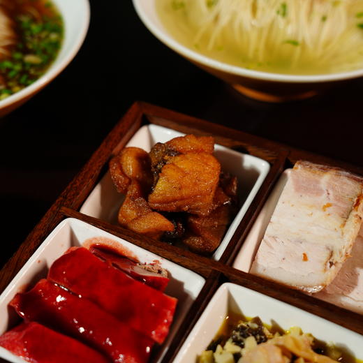 宴杨楼星级大厨苏式四宫格双人餐78.8元：苏式焖肉＋传统酱鸭＋苏式爆鱼＋苏式炒肉＋红／白汤面＋苏式糕点 商品图1