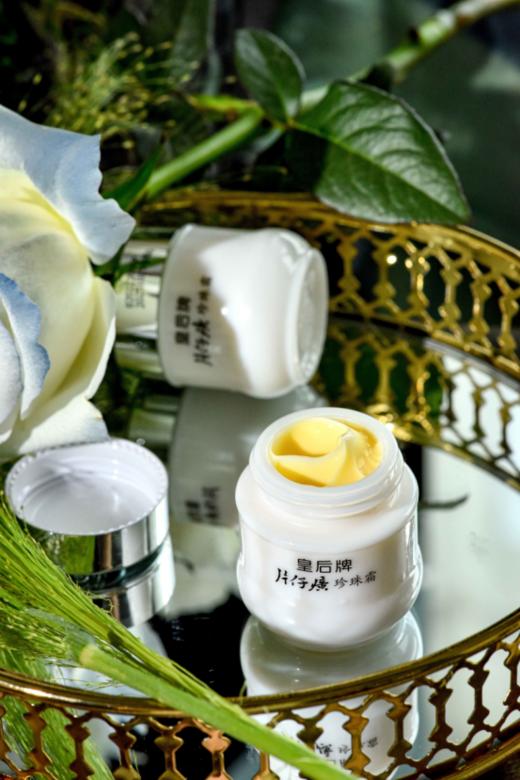 ✨40年老国货❗片仔癀❗❗❗️【福利皇后牌片仔癀珍珠霜 4瓶装 】 林允等女星同款！💕百用不腻！🥳十几块养出初恋脸 💎 ✅火爆全球，从奶奶辈就开始斩获多项殊荣 ✅ 商品图4