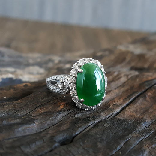 【天然正品】AU750白金豪镶钻镶天然冰种满绿蛋面翡翠戒指240325NJM10 现售价：7380 商品图3
