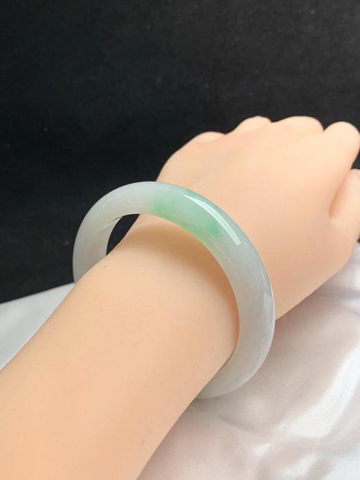 612558，55.5圈口，糯化飘绿正圈平安镯，白底飘绿花，水头好 商品图4