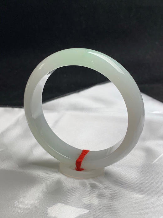 612555，58圈口，冰飘甜绿正圈平安镯，底子冰胶，冰润完美 商品图2